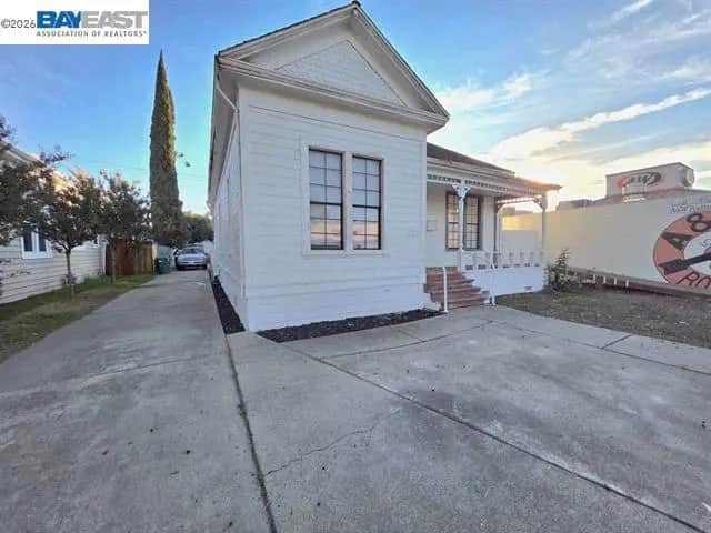 220 E Lodi Ave, Lodi, CA — listing photo 1