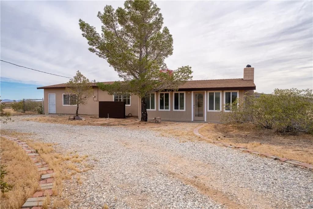 1325 Luna Mesa Road, Yucca Valley, CA — listing photo 1