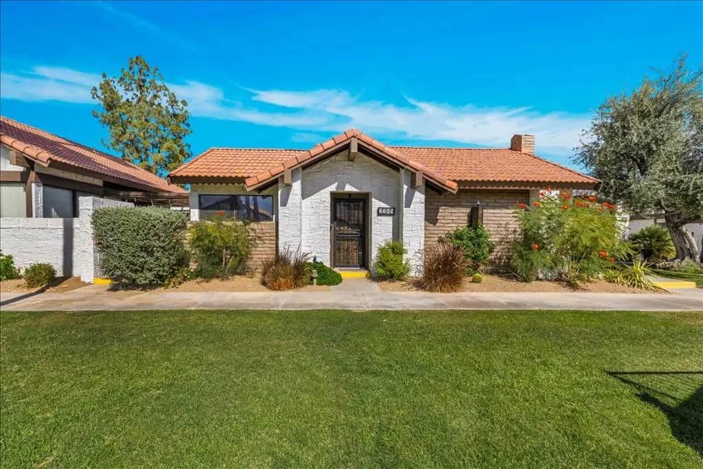 2389 E Miramonte Circle B, Palm Springs, CA — listing photo 1
