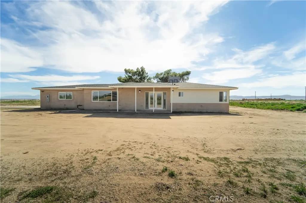 49020 70th W, Lancaster, CA — listing photo 1