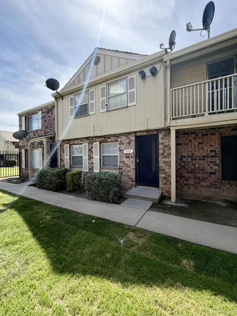 542 Salem Way, Stockton, CA — listing photo 1