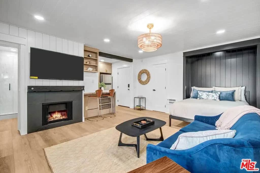 1083 Montauk Lane 1, Ventura, CA — listing photo 1