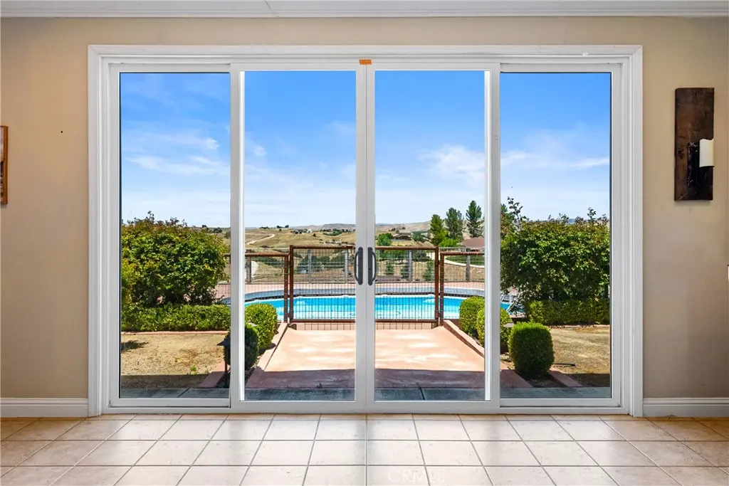 8580 Warren, Paso Robles, CA — listing photo 1