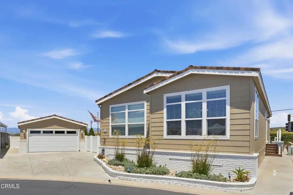 5540 W 5th Street 21, Oxnard, CA — listing photo 1