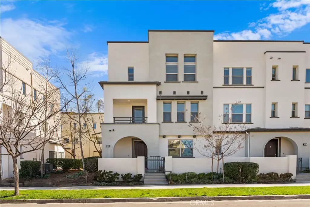 188 Fixie, Irvine, CA — listing photo 1