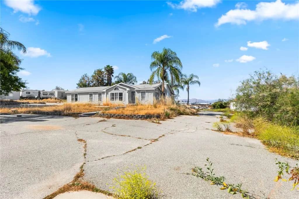 22540 Markham Street, Perris, CA — listing photo 1