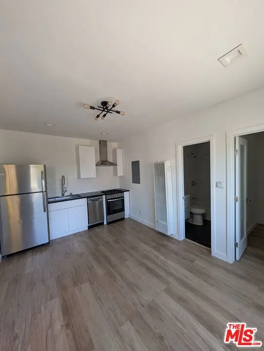 2626 Cloverfield Boulevard 10, Santa Monica, CA — listing photo 1