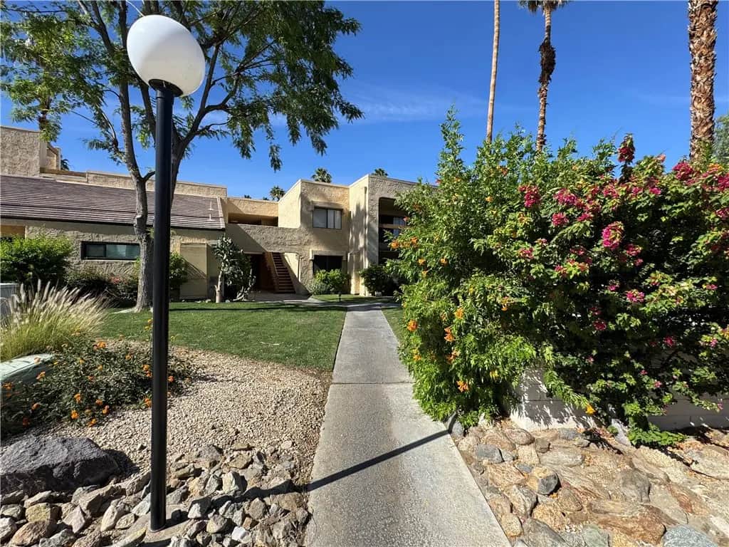 5300 E Waverly Drive M4104, Palm Springs, CA — listing photo 1