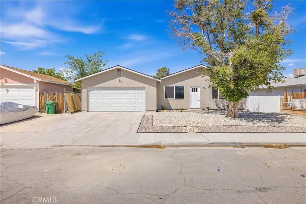 43347 Echard, Lancaster, CA — listing photo 1