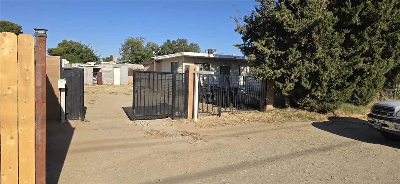 43310 Fairglen Road, Lancaster, CA — listing photo 1