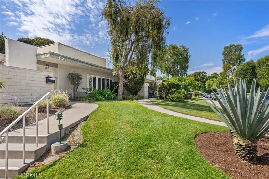 956 Calle Aragon C, Laguna Woods, CA — listing photo 1