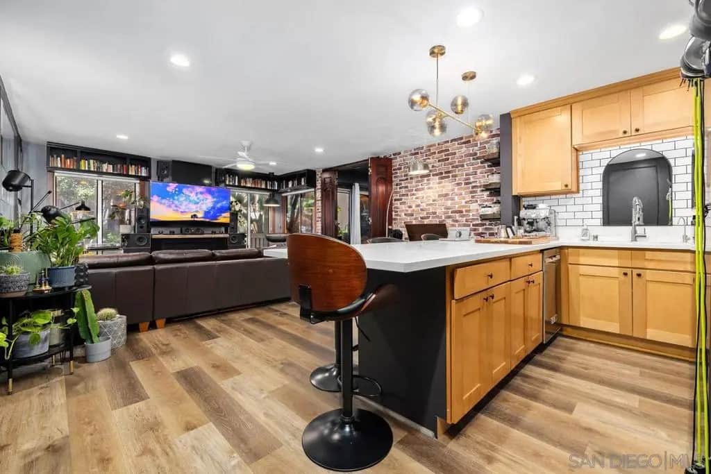 1775 Diamond 105, San Diego, CA — listing photo 1
