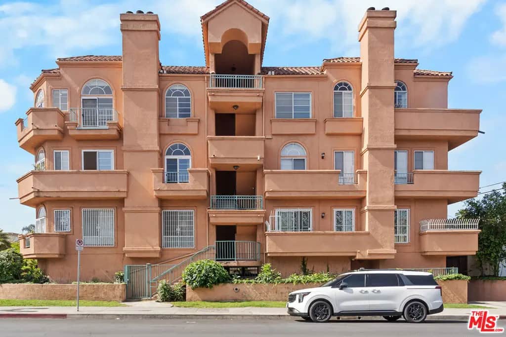 801 Lorraine Boulevard 301, Los Angeles, CA — listing photo 1