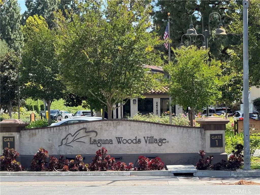 2260 Via Puerta P, Laguna Woods, CA — listing photo 1