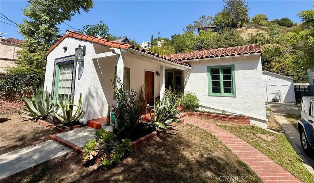 2620 N Beachwood, Los Angeles, CA — listing photo 1