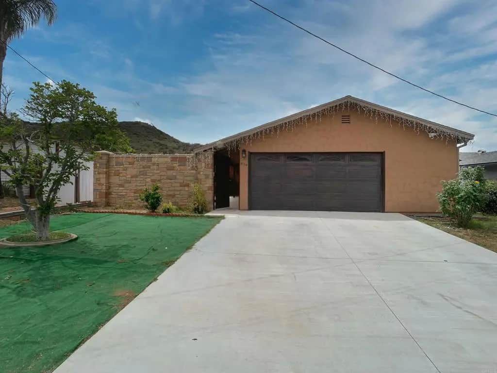 9104 Northcote Road, Santee, CA — listing photo 1