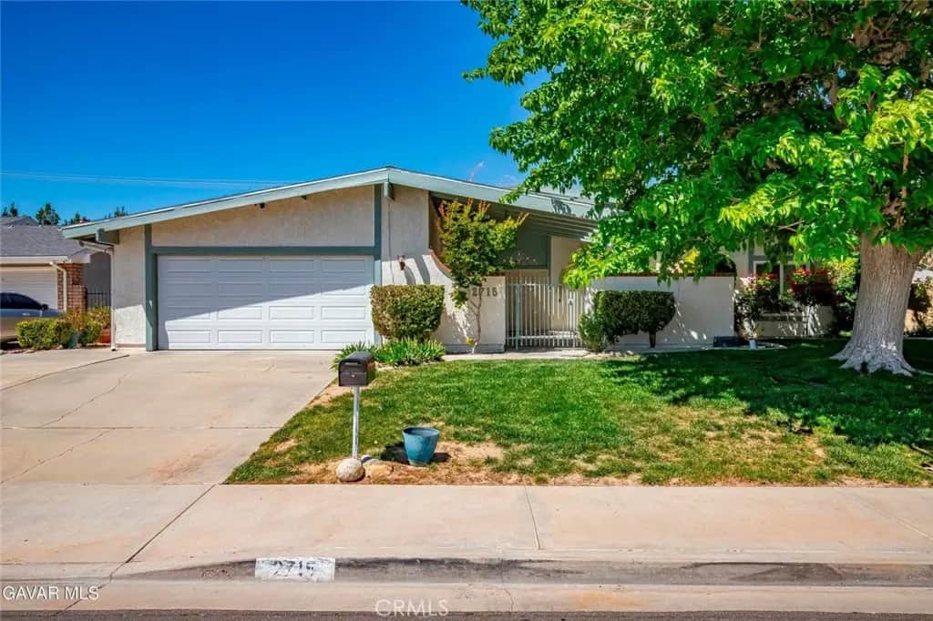 2715 W Avenue J12, Lancaster, CA — listing photo 1