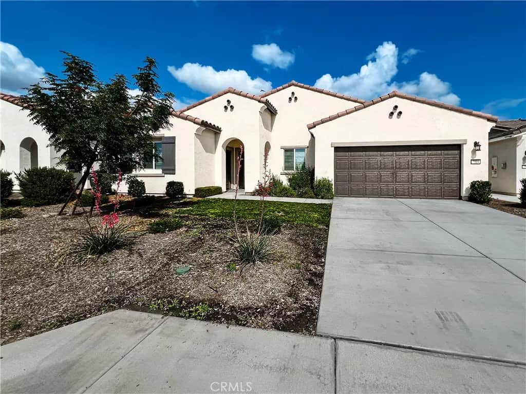 7318 Chetco River, Bakersfield, CA — listing photo 1