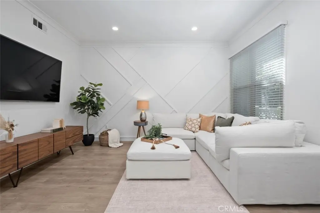 102 Capricorn, Irvine, CA — listing photo 1
