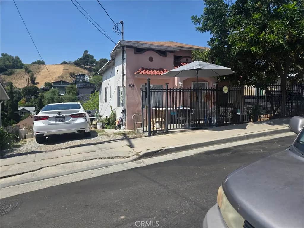 523521 Clifton St, Los Angeles, CA — listing photo 1