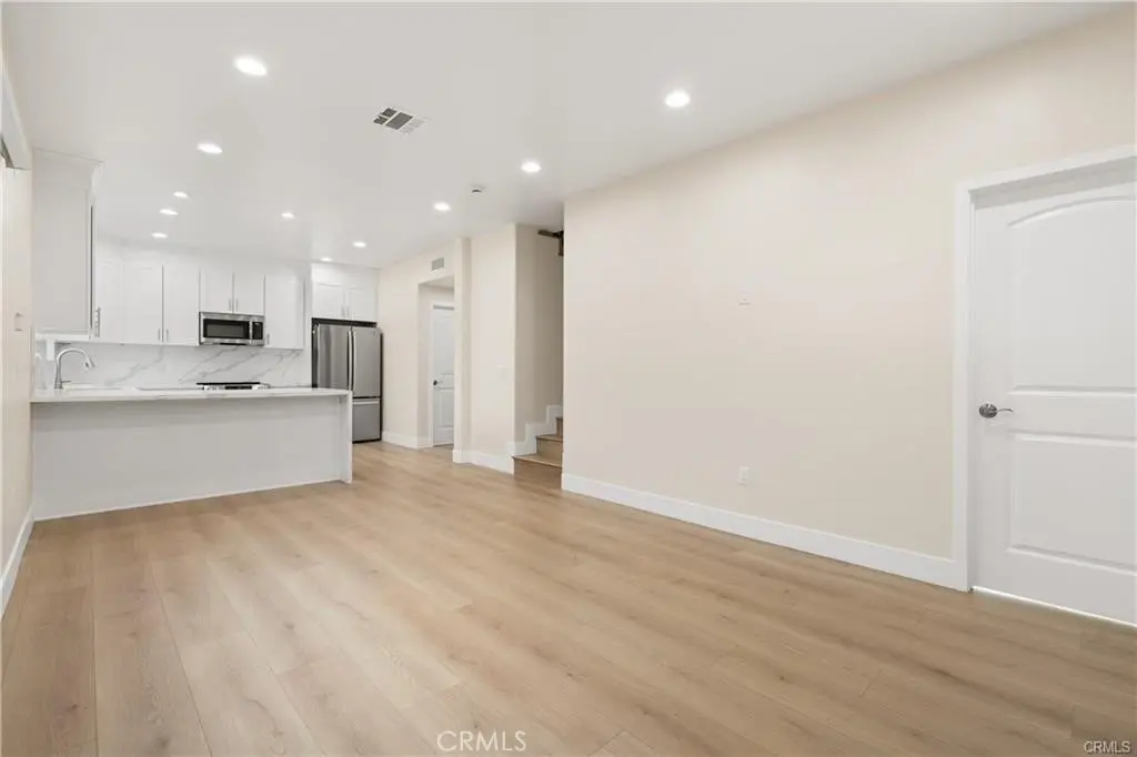19953 Lassen Street, Chatsworth, CA — listing photo 1