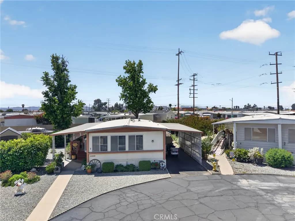 332 N Lyon 7, Hemet, CA — listing photo 1