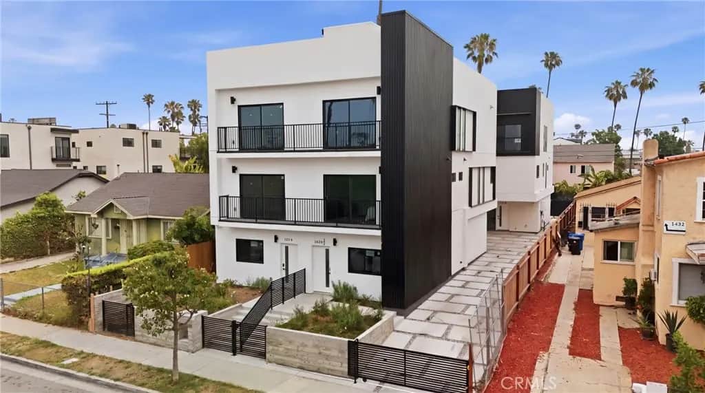 1428 S Cloverdale Avenue 1/2, Los Angeles, CA — listing photo 1