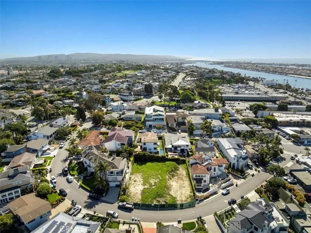 230 Ocean View Avenue, Newport Beach, CA — listing photo 1