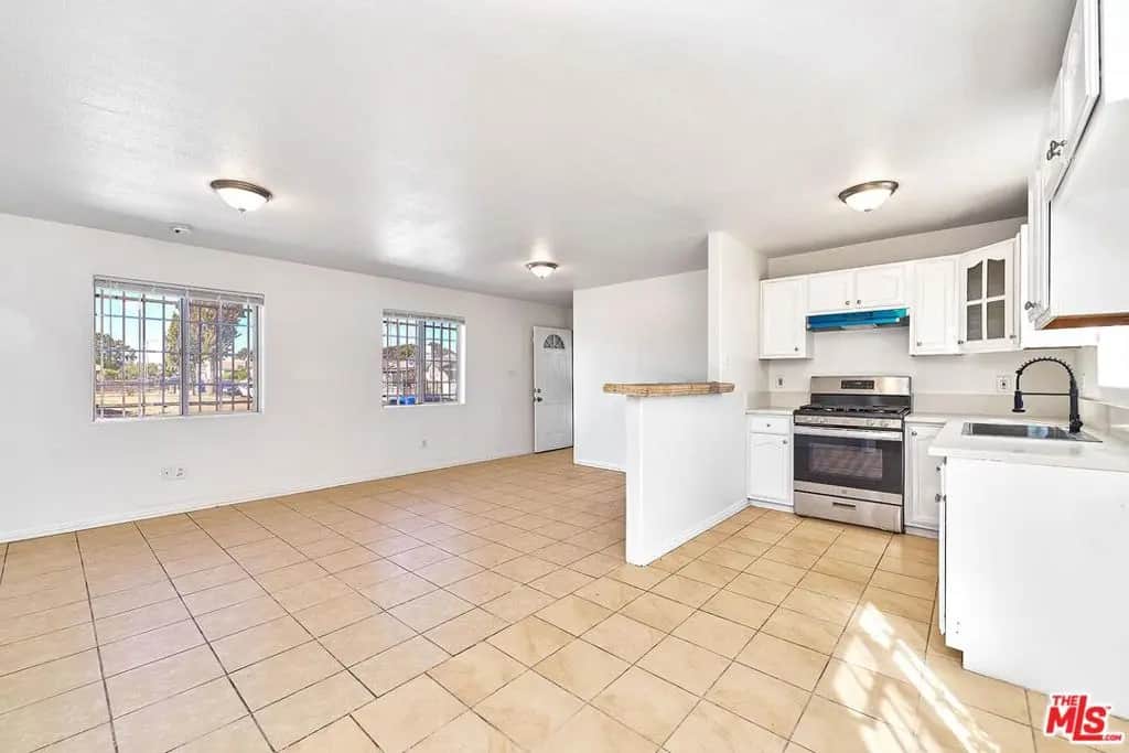 10800 S San Pedro Street, Los Angeles, CA — listing photo 1