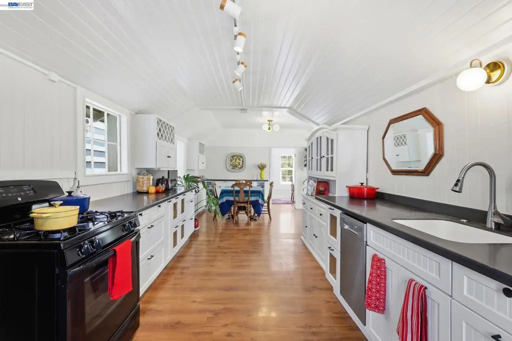 30 Niantic Ave, San Francisco, CA — listing photo 1