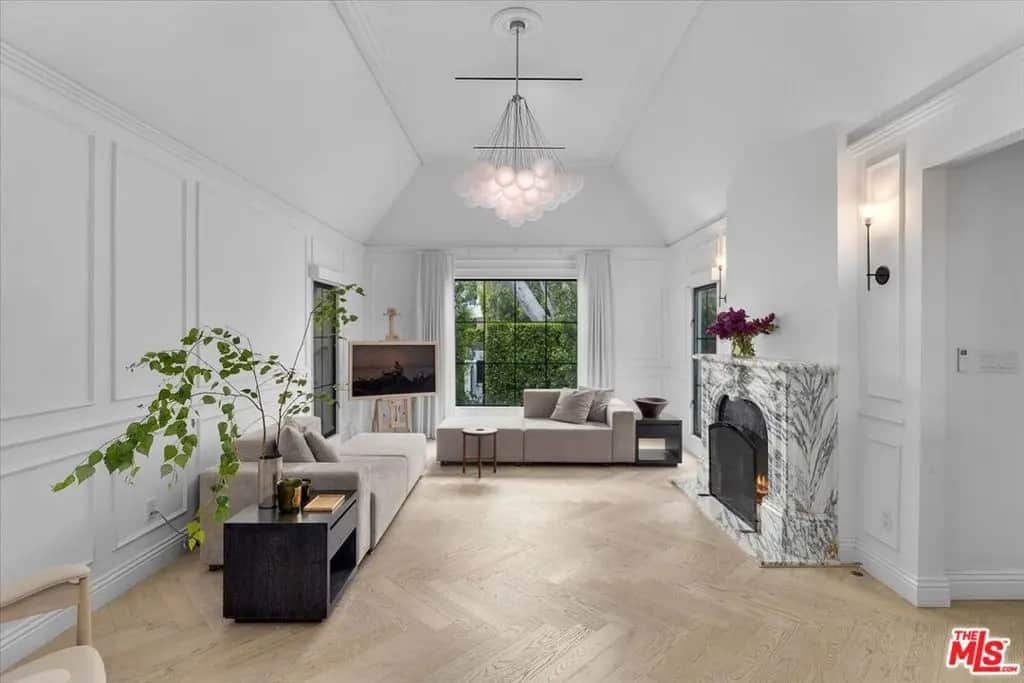 161 S Laurel Avenue, Los Angeles, CA — listing photo 1