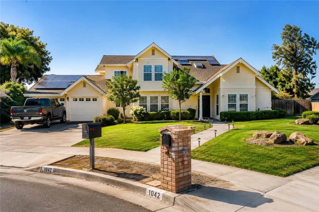 1042 Robinson Court, Hanford, CA — listing photo 1