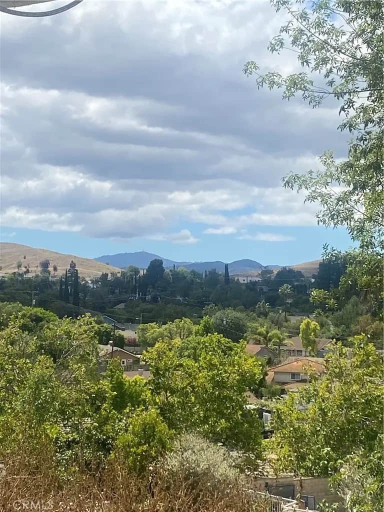 228 W Avenida De Las Flores, Thousand Oaks, CA — listing photo 1