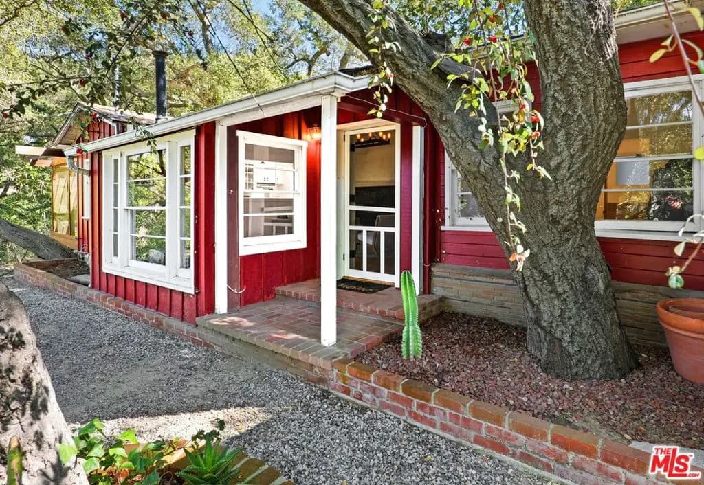 21042 Entrada Road, Topanga, CA — listing photo 1