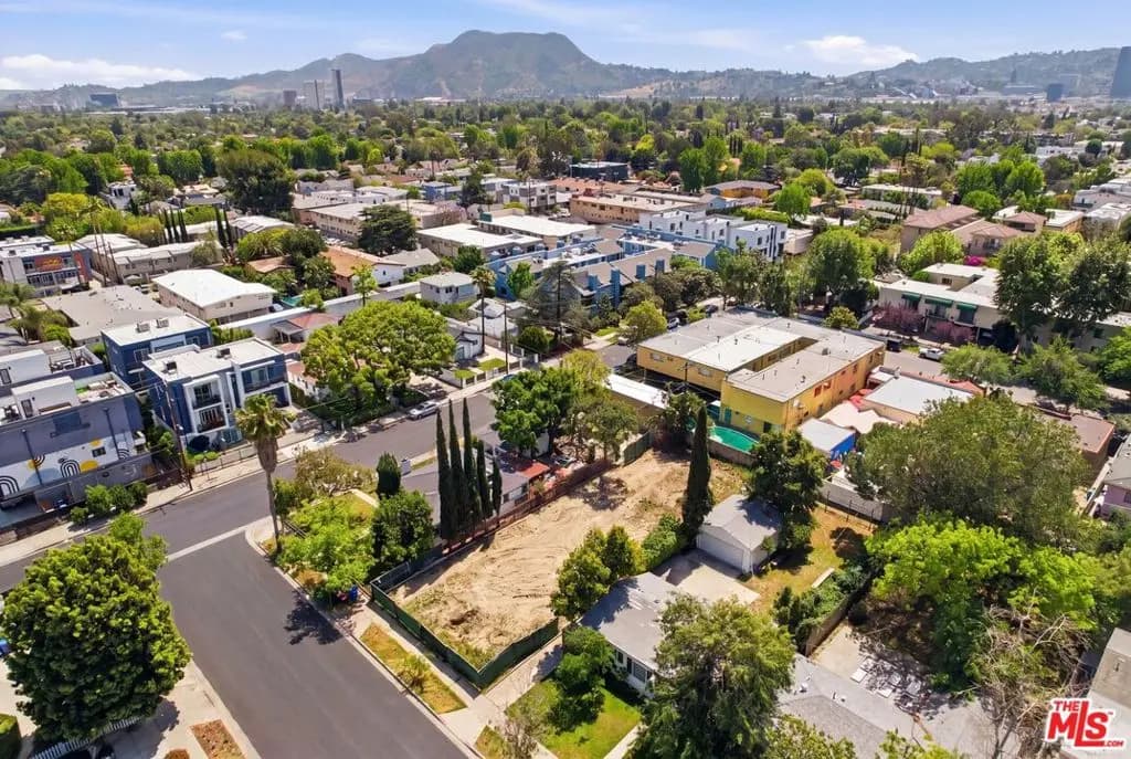 10808 Hartsook Street, North Hollywood, CA — listing photo 1