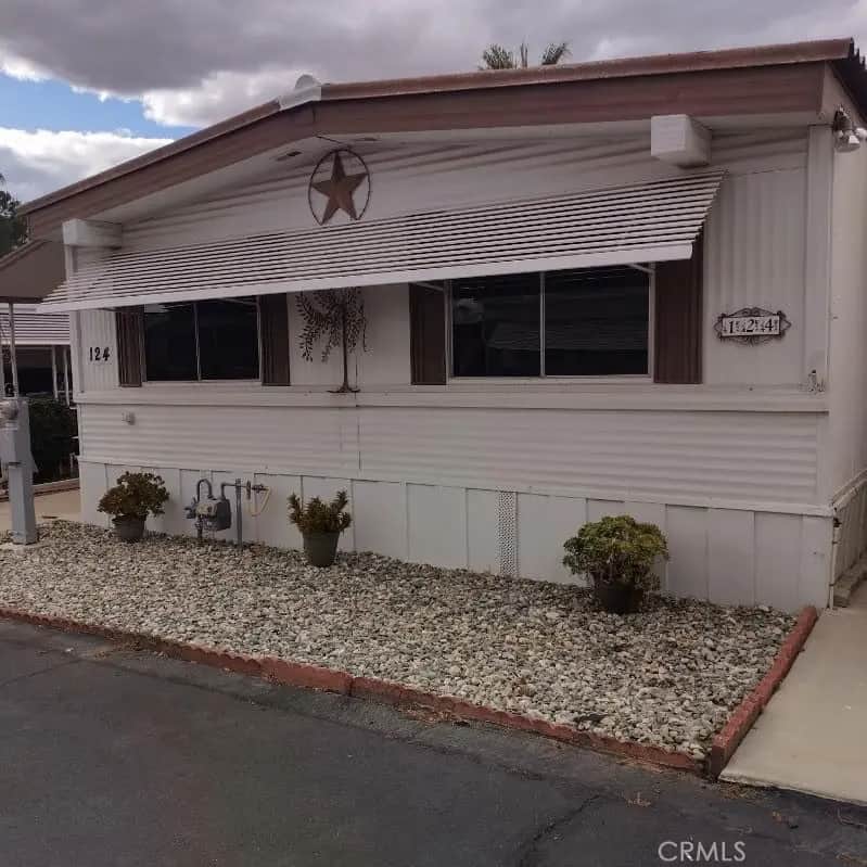 725 Thornton Avenue, Hemet, CA — listing photo 1