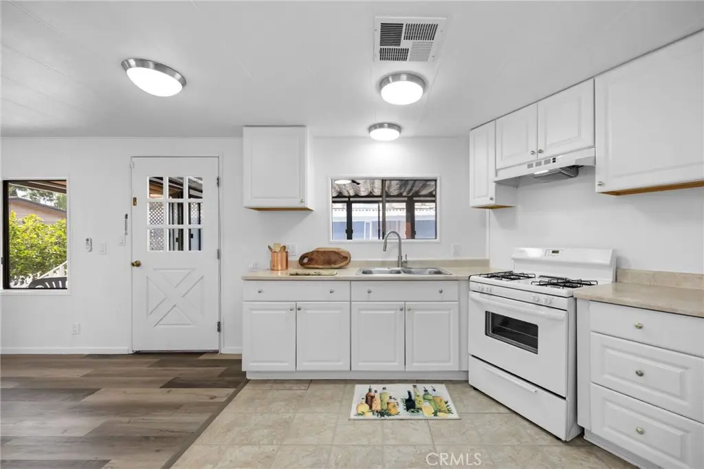 995 Pomona Road 88, Corona, CA — listing photo 1