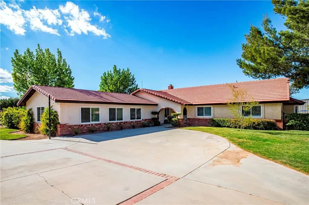 2257 West Avenue N8, Palmdale, CA — listing photo 1