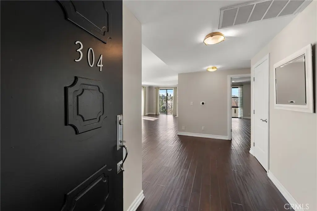 152 S Oakhurst Drive 304, Beverly Hills, CA — listing photo 1