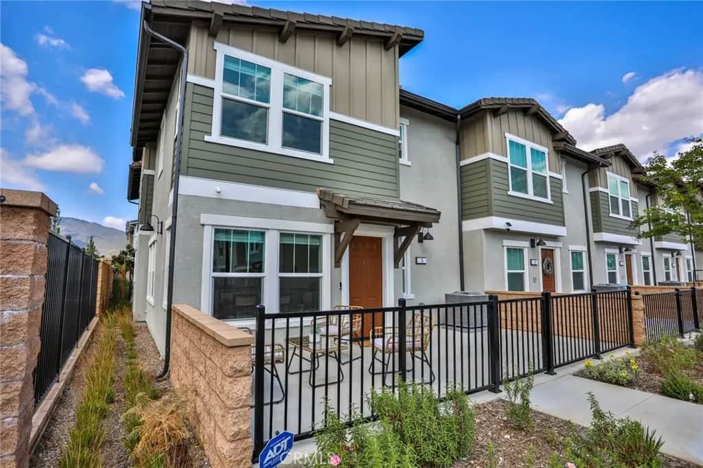 6392 Sierra Vista 5, Fontana, CA — listing photo 1