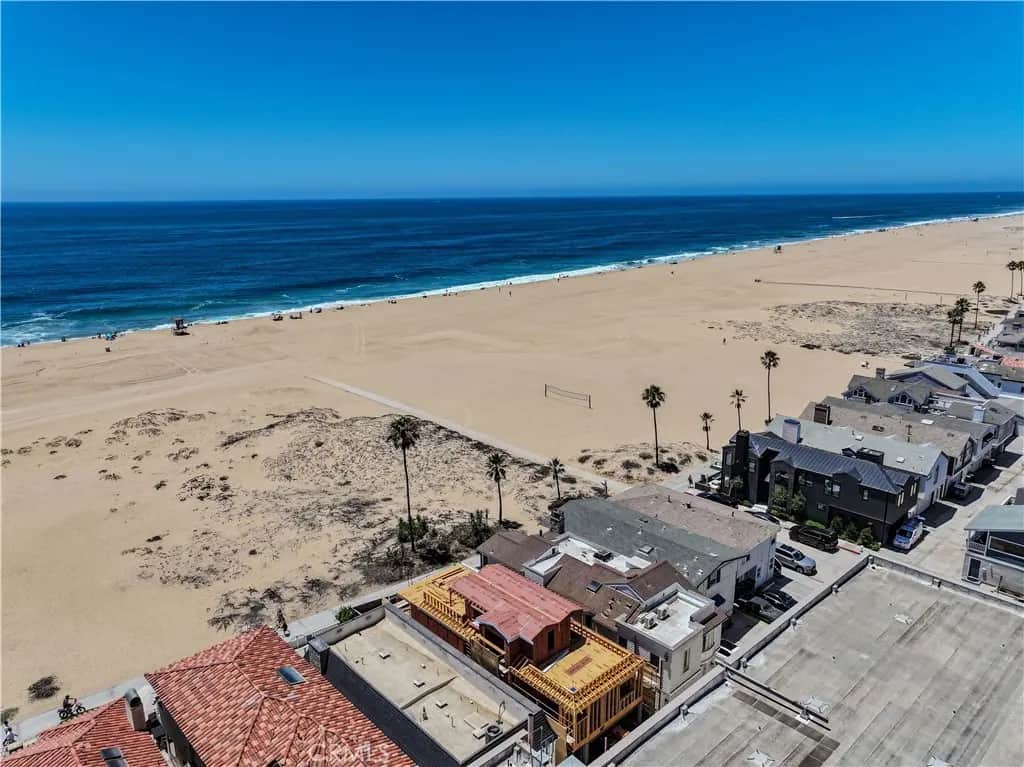306 E Oceanfront, Newport Beach, CA — listing photo 1