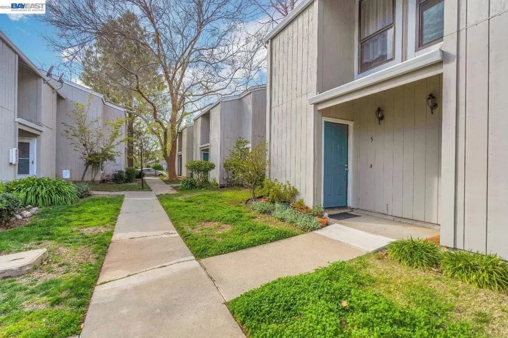2300 Sycamore Ln 5, Davis, CA — listing photo 1