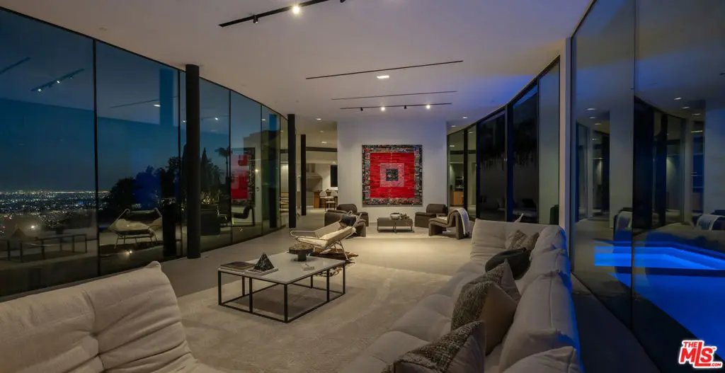 9277 Thrush Way, Los Angeles, CA — listing photo 1