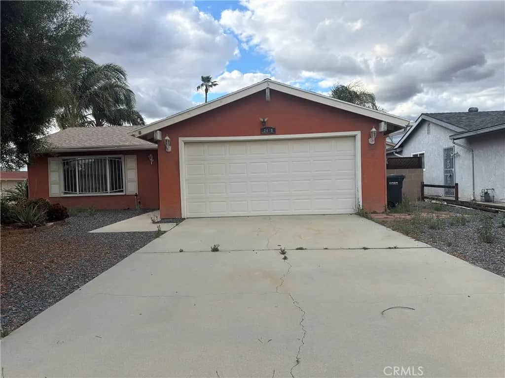 2410 El Toro, Hemet, CA — listing photo 1