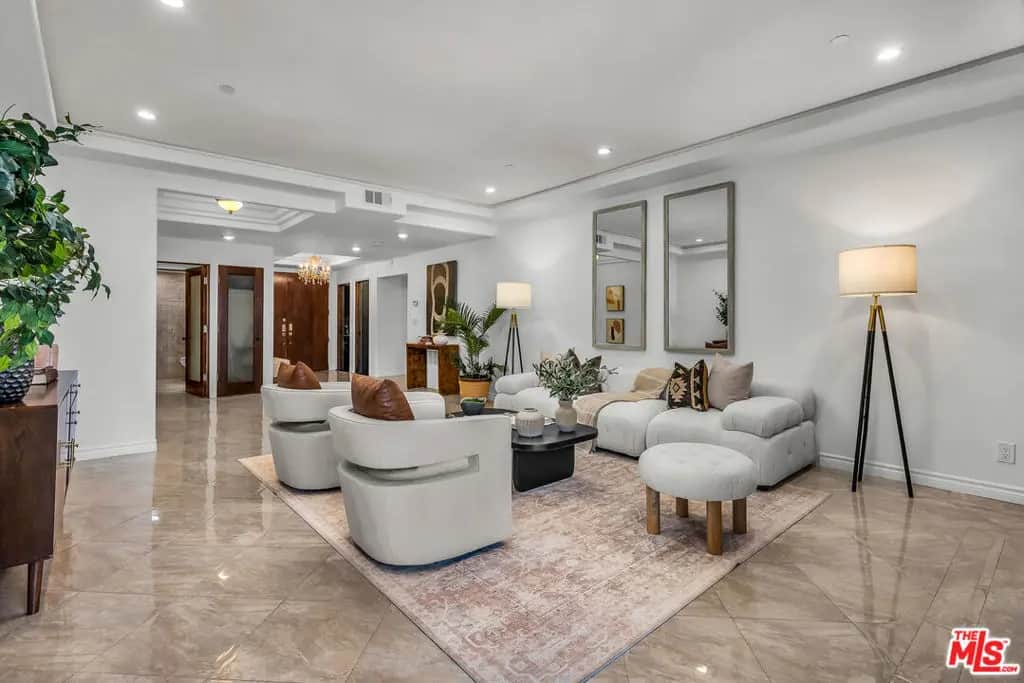 125 N GALE Drive 306, Beverly Hills, CA — listing photo 1
