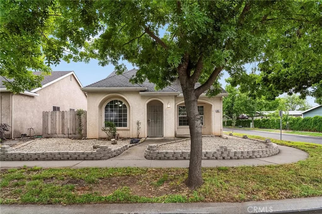 2061 Rochester, Chico, CA — listing photo 1