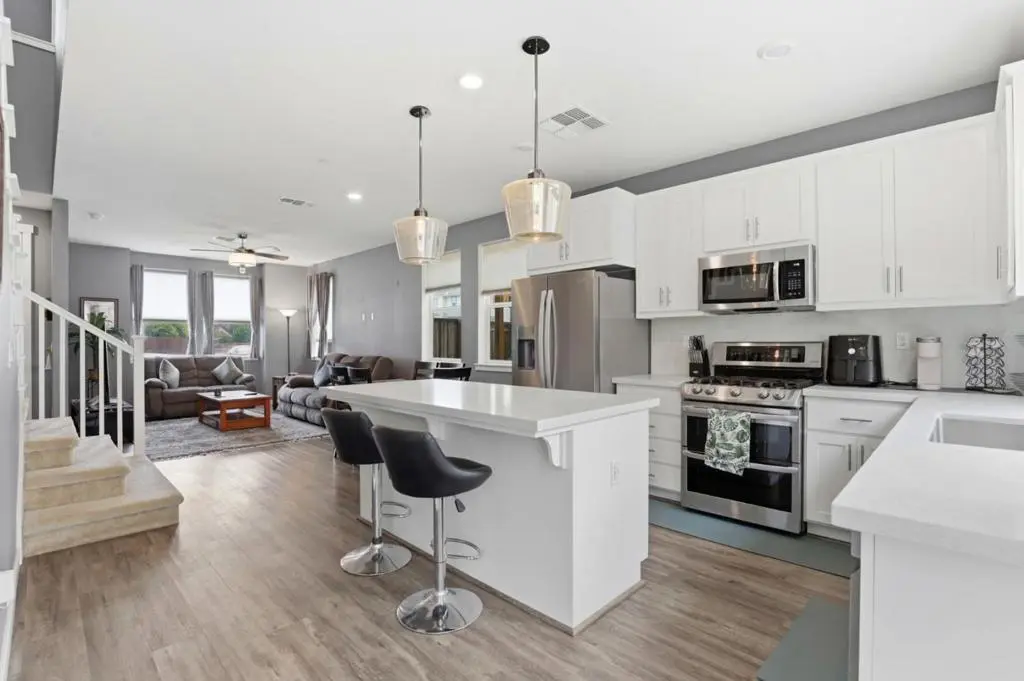 894 Brennan Way, Hollister, CA — listing photo 1