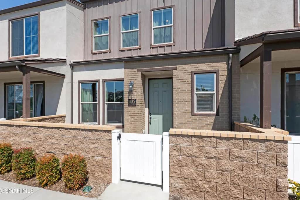 135 Farmhouse Drive 3, Simi Valley, CA — listing photo 1