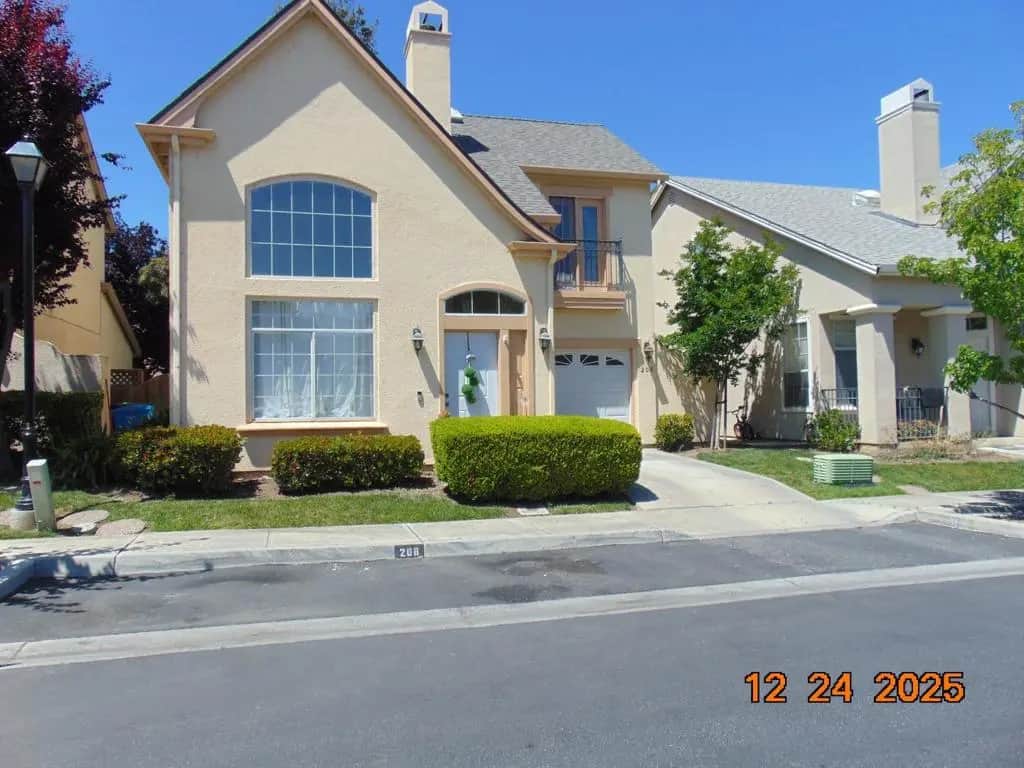 208 Holland Circle, Hollister, CA — listing photo 1