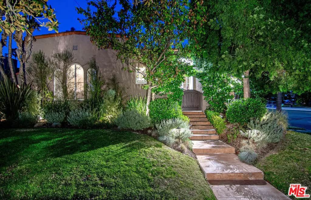 300 N Bronson Avenue, Los Angeles, CA — listing photo 1